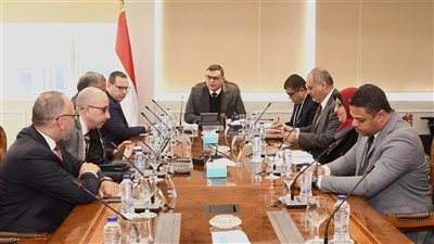 وزير الإسكان يبحث مع مجموعة الحكير القابضة الفرص الاستثمارية الواعدة بالمدن الجديدة