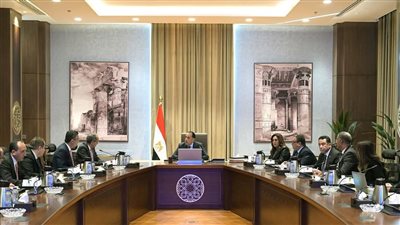 رئيس الوزراء يستعرض ملامح منظومة الكارت الموحد لصرف الدعم التمويني