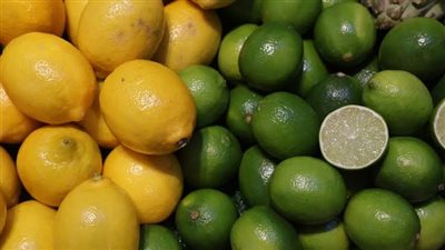 الليمون بـ 80 جنيها.. أسعار الخضروات والفاكهة اليوم الإثنين في سوق العبور 