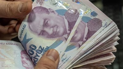 الليرة التركية تتراجع رغم جهود البنك المركزي لدعم العملة المحلية