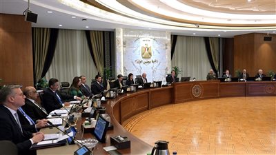 مجلس الوزراء يناقش مسودة مشروع قانون بشأن المناطق المركزية للمال والأعمال