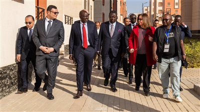 رئيس كينيا يزور وحدات مشروع 