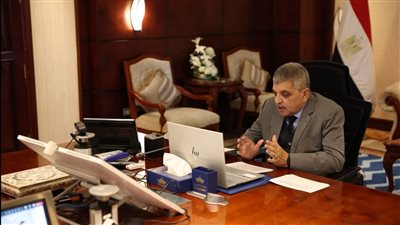 أسامة ربيع يبحث سبل التعاون مع المدير التنفيذي لمجموعة إيه بي موللر ميرسك