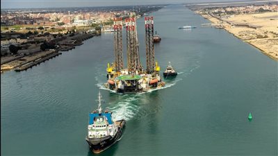 قناة السويس تشهد عبور الحفار ADMARINE260 مقطورا ‏في عملية عبور غير تقليدية