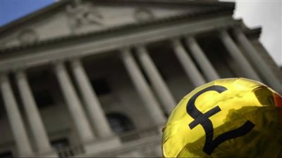 تراجع الجنيه الإسترليني مع خفض توقعات النمو الاقتصادي في المملكة المتحدة