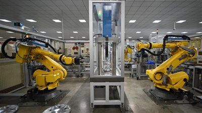 للمنافسة في الذكاء الاصطناعي.. الصين تبني 30 ألف مصنع ذكي 