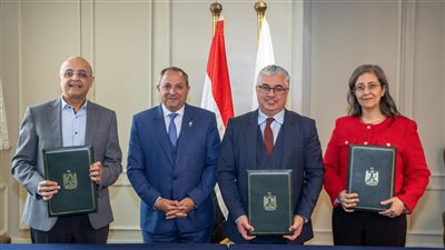 توقيع عقود إنشاء ساحة شاحنات ذكية بميناء غرب بورسعيد باستثمارات 250 مليون جنيه