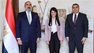 المشاط تلتقي ممثلي شركة 