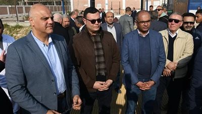 وزير الإسكان ومحافظ القليوبية يتفقدان مركز خدمة العملاء ومحطة تنقية مياه الشرب بالقناطر الخيرية 