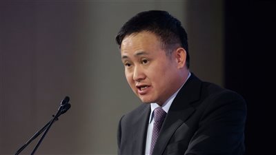 محافظ البنك المركزي الصيني: استقرار اليوان مفتاح الاستقرار المالي العالمي