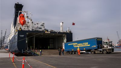 رئيس هيئة الاستثمار: الحكومة تسعى لتسيير خطي 