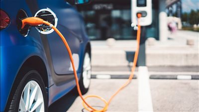 عملاق أوروبي جديد يدخل عالم تصنيع العربيات الكهربائية في مصر (فيديو)