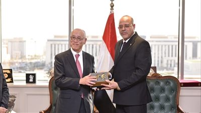 وزير العمل يلتقي سفير اليابان لتفعيل التعاون المشترك في مجالات التدريب 