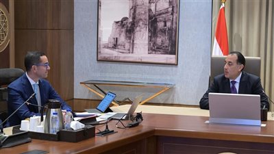 رئيس الوزراء يتابع مع وزير الاستثمار  جهود تحفيز مناخ جذب الاستثمارات 