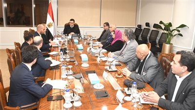 وزير الإسكان يبحث مع مسئولي البنك الأوروبي لإعادة الإعمار والتنمية سبل تعزيز التعاون المشترك