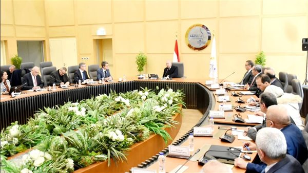 لقاء وزير الصناعة