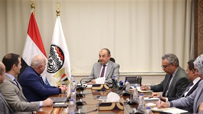 وزير قطاع الأعمال يبحث مع وفد 