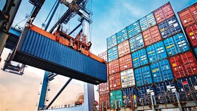 بعد فرض ترامب رسوما جمركية 10% على الواردات الأمريكية من مصر.. ماذا تصدر القاهرة لواشنطن وتداعيات القرار