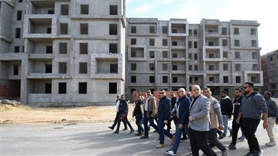 وزير الإسكان يتفقد مشروع 