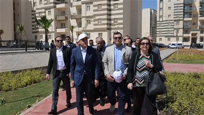 رئيس الوزراء يسلم عقود وحدات 