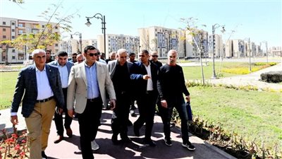 وزير الإسكان يتفقد وحدات المبادرة الرئاسية 