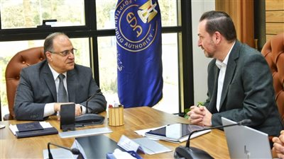 رئيس هيئة الدواء يستقبل مدير شركة سرفييه لمناقشة توطين صناعة مستحضرات الأورام