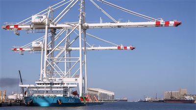 ميناء دمياط يستقبل دفعة جديدة من أوناش الرصيف لمحطة الحاويات 