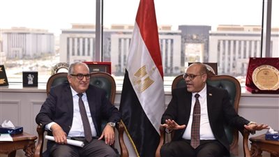 جبران يلتقي رئيس هيئة التأمين الصحي لمناقشة مد الحماية الاجتماعية للعمالة غير المنتظمة