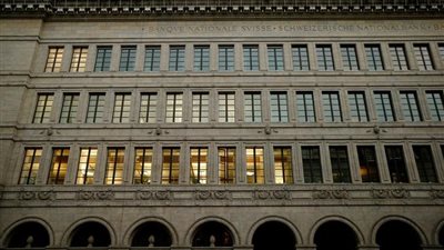 البنك الوطني السويسري يخفض سعر الفائدة الرئيسي إلى 0.25%