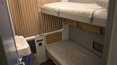 من المقاعد إلى التكييف.. تفاصيل التطوير الشامل لعربات النوم بالقطارات في مصر (صور)