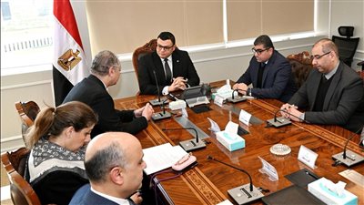  وزير الإسكان يؤكد ضرورة الالتزام بالتوقيتات الزمنية المقررة لإنهاء المشروعات القومية