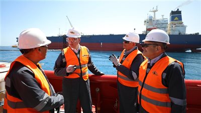 وزير البترول يتفقد تسهيلات الشركة العربية لأنابيب البترول 