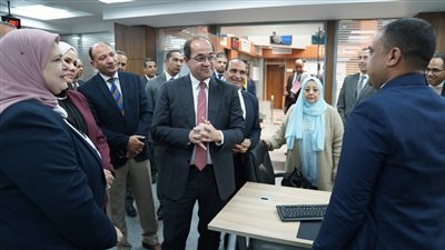 وزير المالية لموظفي الضرائب: يسِّروا على شركائنا.. وحزم متتالية لعلاج التحديات الضريبية