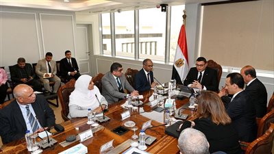 وزير الإسكان يعقد اجتماعًا لمتابعة تنفيذ مشروعات الوزارة وتعزيز التحول الرقمي (صور)