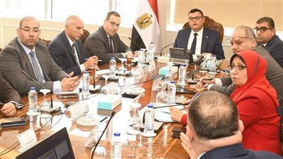 وزير الإسكان يتابع آليات طرح الأراضي والفرص الاستثمارية بالمدن الجديدة