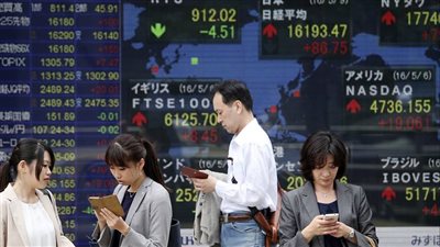 أسواق الأسهم الآسيوية تنتعش بشكل طفيف بعد خسائر التوترات التجارية