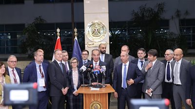 وزير الاتصالات يلتقي بوفد 