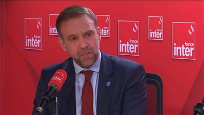 فرنسا تجدد دعوتها للشركات بتعليق الاستثمارات في الولايات المتحدة بسبب الحرب التجارية