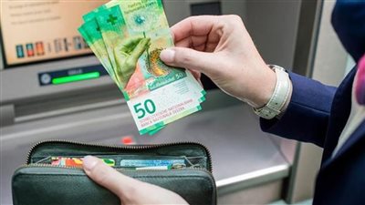 الفرنك السويسري يسجل أعلى مستوى مع تصاعد المخاوف من الحرب التجارية الأمريكية