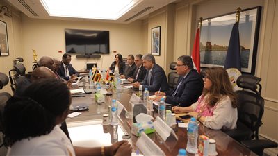 وزير السياحة والآثار يستقبل نظيره الأوغندي لبحث تعزيز التعاون الثنائي في السياحة والآثار