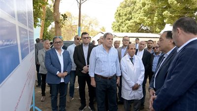 رئيس الوزراء يتفقد محطة الثروة الحيوانية بقرية 