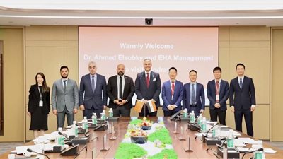 رئيس هيئة الرعاية الصحية يبحث مع 