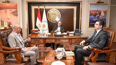 وزير الري يتابع أعمال تطوير منظومة المراقبة والتشغيل بالسد العالي وصيانة خزان أسوان  