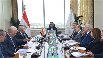 وزير التموين يعقد اجتماعًا مع شركة الإسكندرية للزيوت والصابون لمتابعة خطط التوسع