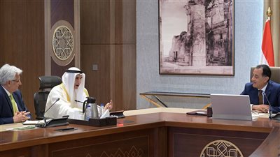 رئيس الوزراء يلتقي وفد الصندوق العربي للإنماء الاقتصادي والاجتماعي