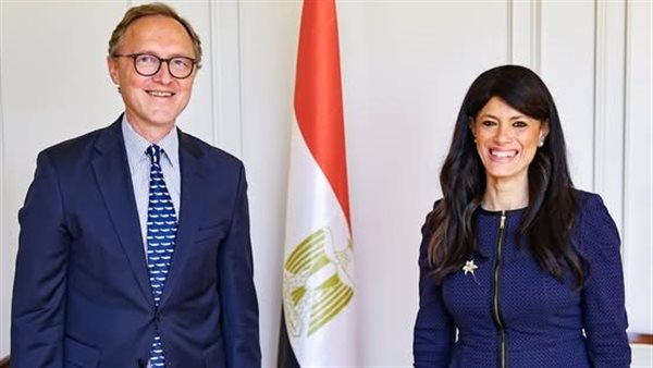 وزيرة التخطيط وسفير