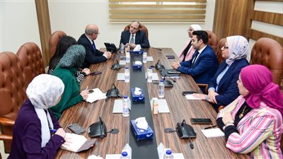 رئيس هيئة الدواء يبحث مستجدات العمل الرقابي وضمان توافر الأدوية