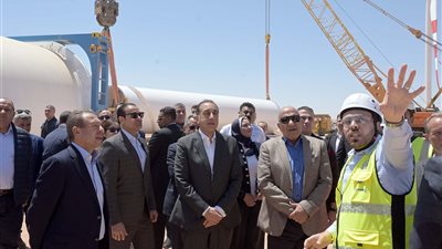 مدبولي: ضرورة الاعتماد على التصنيع المحلي في مشروعات طاقة الرياح وتقليل الاستيراد