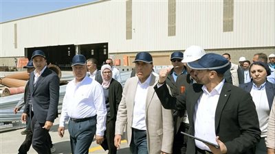رئيس الوزراء يتفقد مصانع التوكل للصناعات الحديدية والجلفنة 