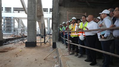 وزير الصناعة والنقل يتفقد مشروع القطار الكهربائي السريع ومكونات ممر «السخنة/الإسكندرية» اللوجيستي